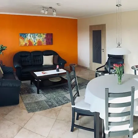 Geraeumige Mit Terrasse In Ruhiger Lage