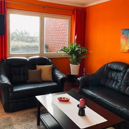 Geraeumige Mit Terrasse In Ruhiger Lage דירה *