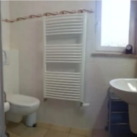 Geraeumige Mit Terrasse In Ruhiger Lage דירה