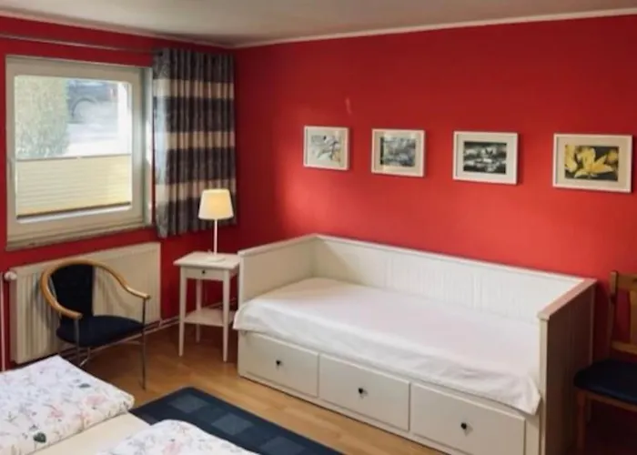 Geraeumige Mit Terrasse In Ruhiger Lage דירה