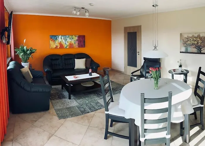 Geraeumige Mit Terrasse In Ruhiger Lage