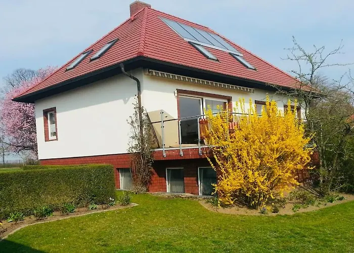 Geraeumige Mit Terrasse In Ruhiger Lage דירה