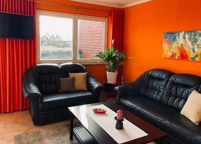 Geraeumige Mit Terrasse In Ruhiger Lage דירה *